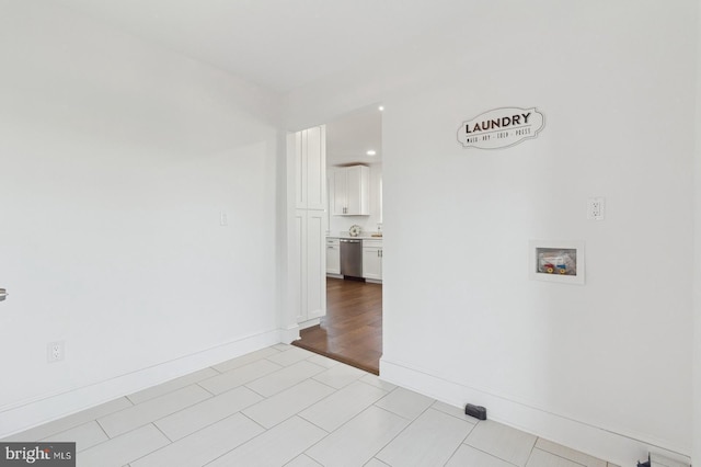 laundry room featuring washer hookup and light tile patterned floors