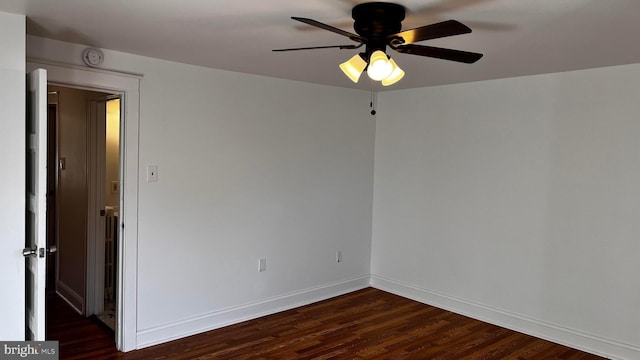 unfurnished room with dark wood-type flooring and ceiling fan