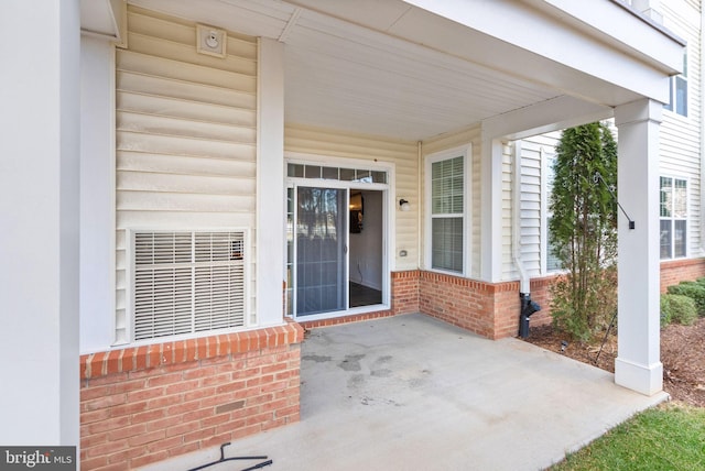 property entrance featuring a patio