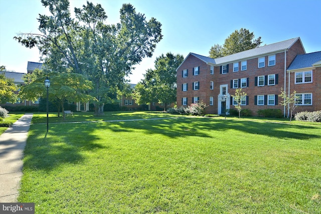 view of front of home with a front lawn