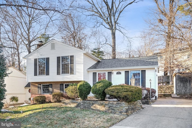 split level home featuring a front yard