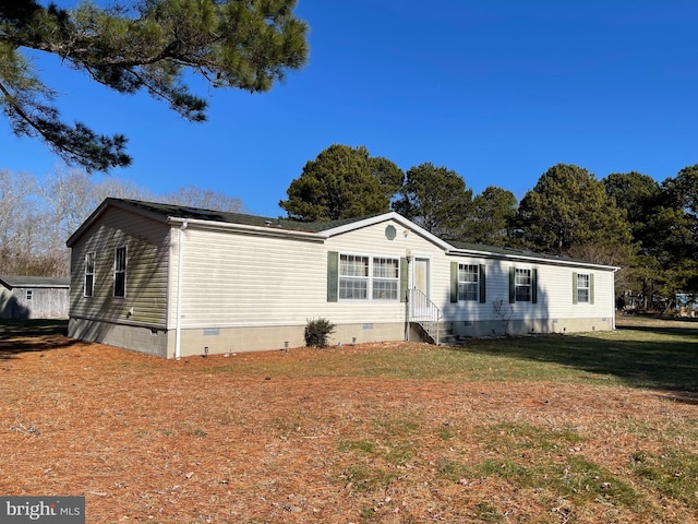 manufactured / mobile home featuring crawl space and a front yard