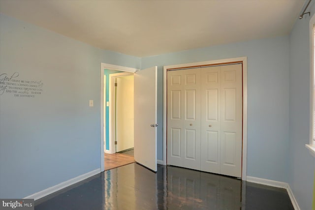 unfurnished bedroom featuring a closet