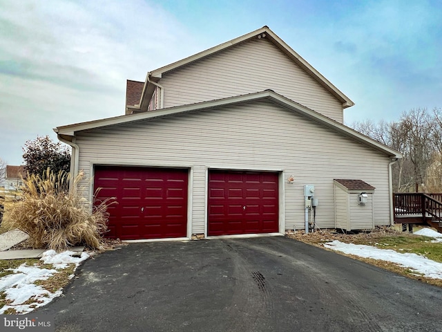 garage featuring aphalt driveway