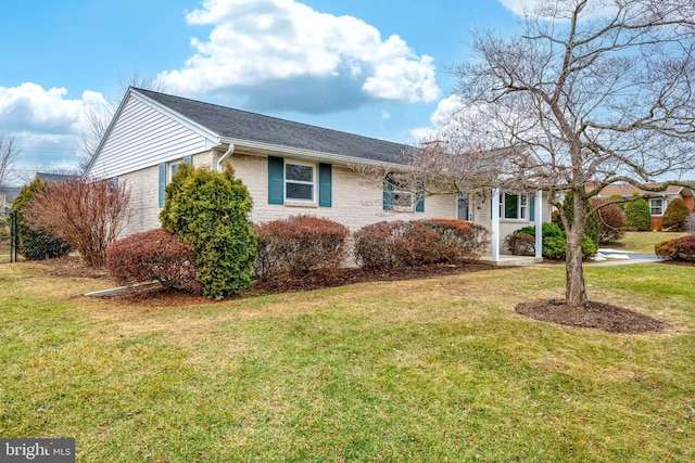 single story home with a front yard