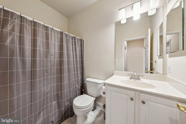 bathroom with vanity, toilet, and curtained shower