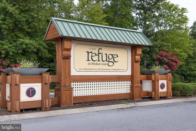 view of community / neighborhood sign