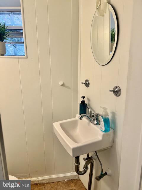 bathroom with sink