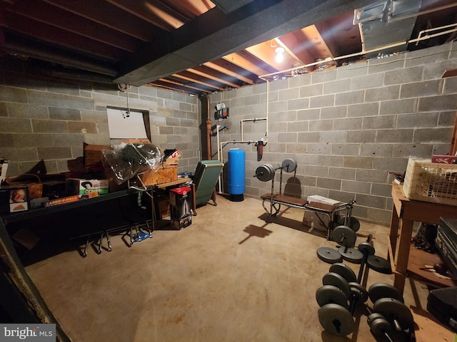 980 Creek Rd, Downingtown, PA 19335 - unfinished basement featuring a water pressure tank