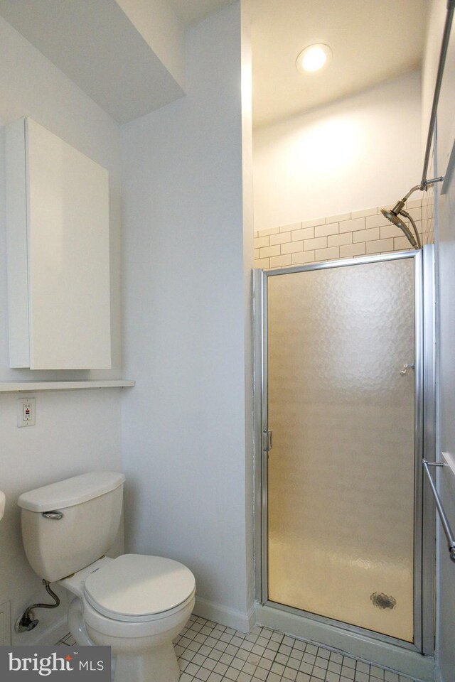 1215 N Hancock St, Philadelphia, PA 19122 - bathroom with toilet, a shower with shower door, and tile patterned flooring