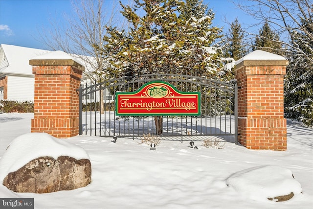 view of community / neighborhood sign