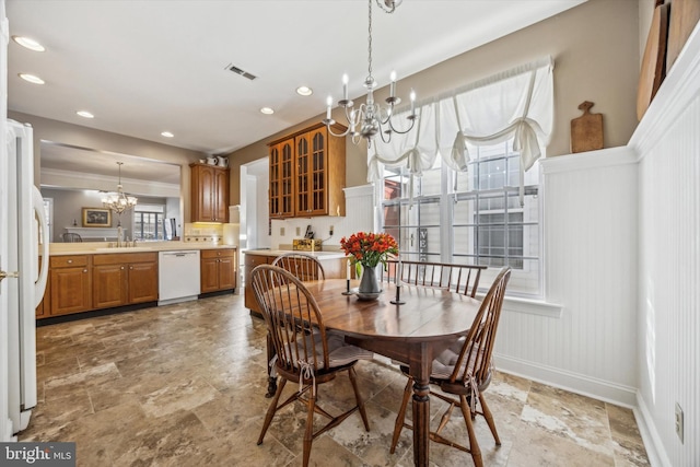 dining room featuring sink and an inviting chandelier