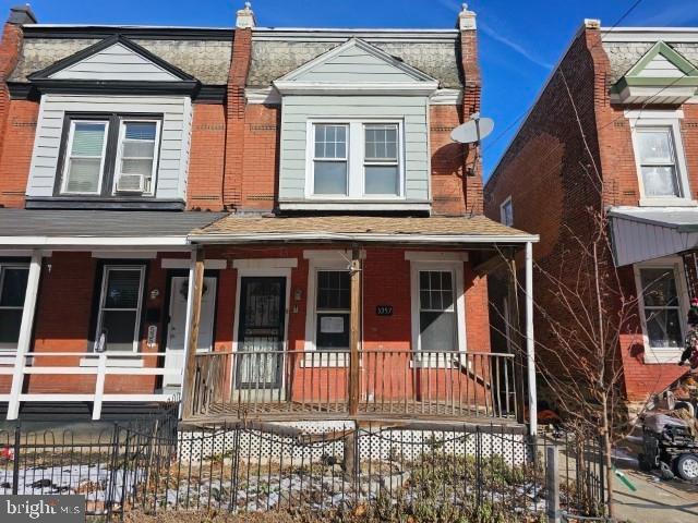 view of front of house with covered porch