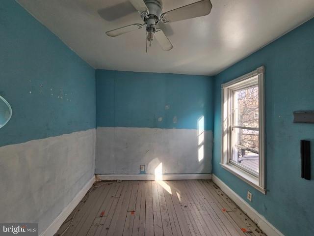 unfurnished room featuring ceiling fan and light hardwood / wood-style floors