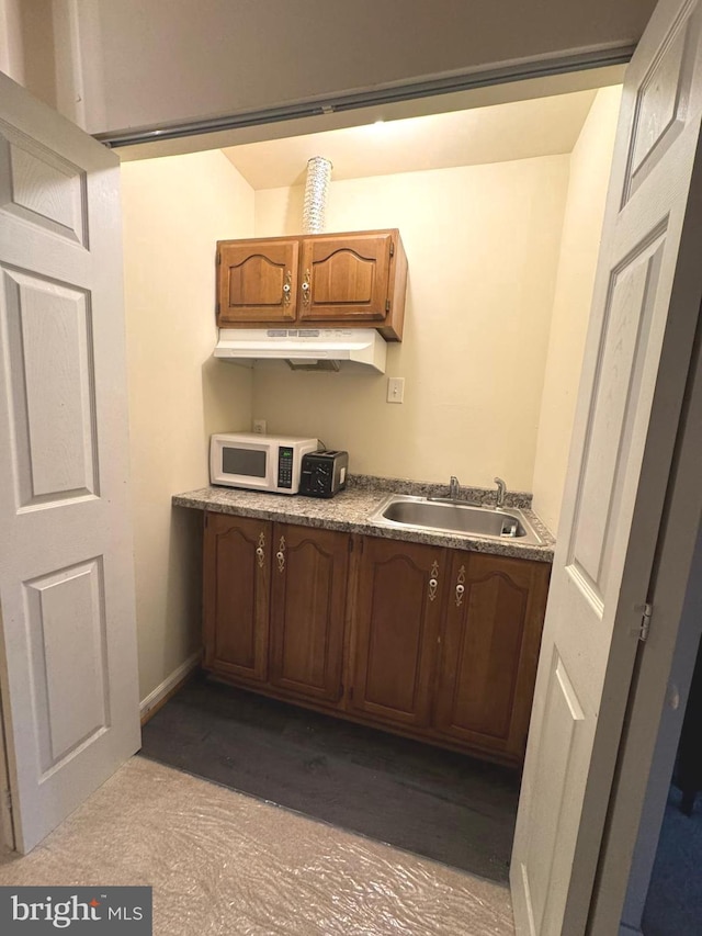 kitchen featuring sink