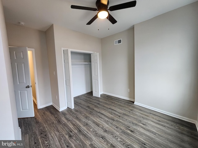 unfurnished bedroom featuring ceiling fan, dark hardwood / wood-style floors, and a closet