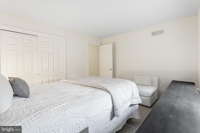 bedroom featuring a closet