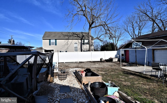 view of yard with a shed