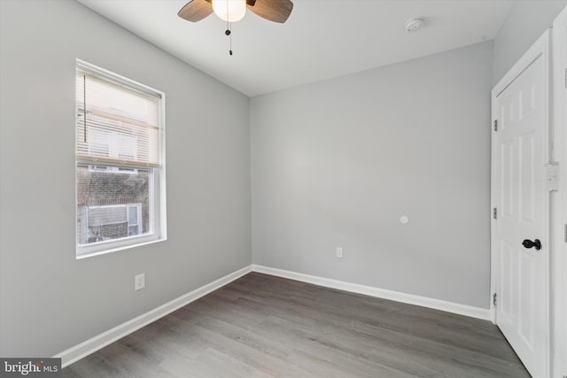 unfurnished room with dark wood-type flooring and ceiling fan