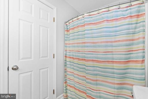 bathroom featuring a shower with curtain