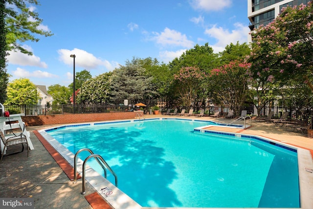 view of swimming pool