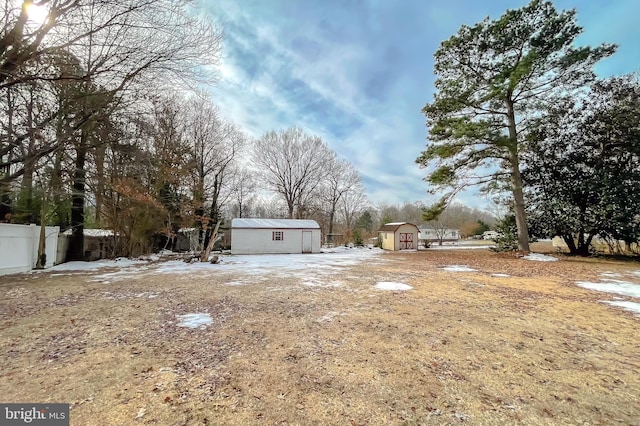 view of yard featuring a storage unit