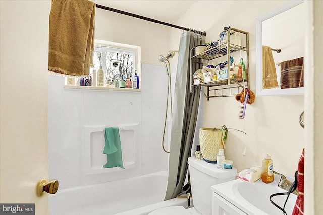 full bathroom featuring shower / tub combo with curtain, vanity, and toilet