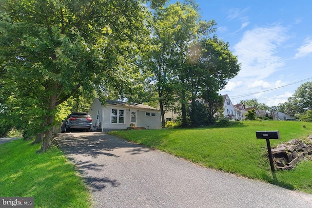 view of front of house featuring a front yard