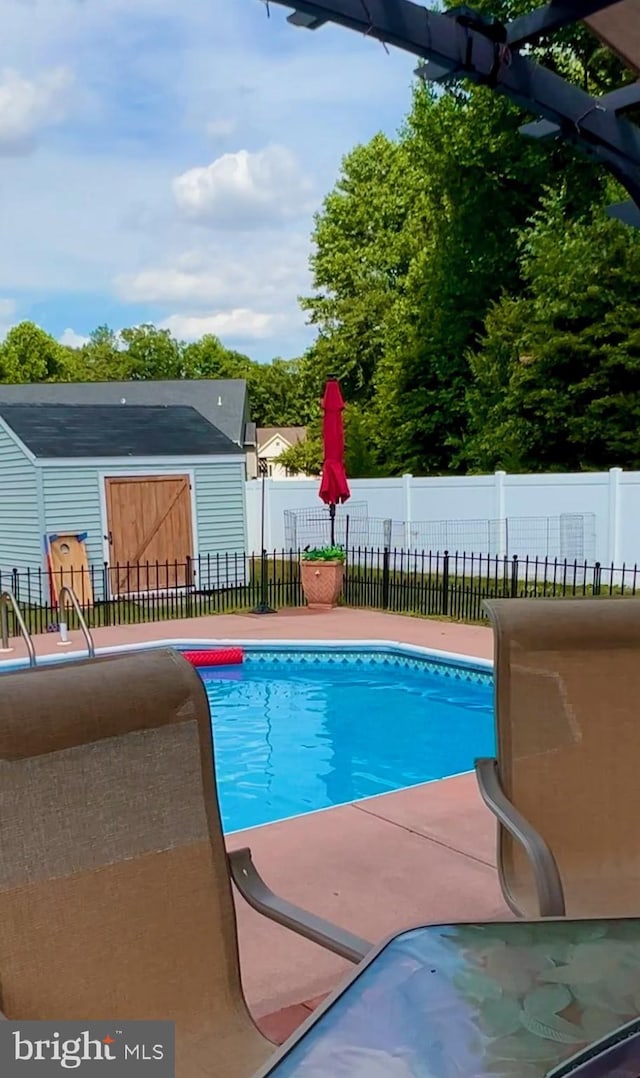 view of swimming pool with a pergola