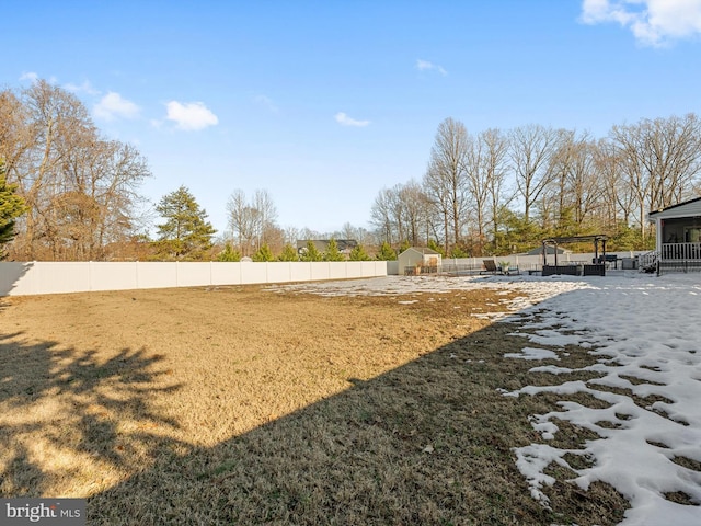 view of yard featuring a storage shed and a pergola