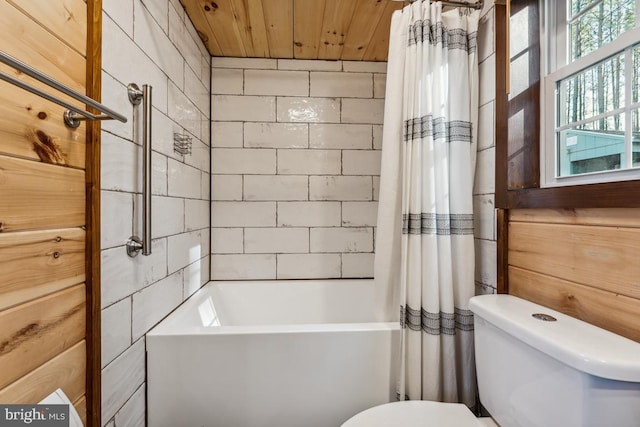 bathroom featuring shower / tub combo with curtain, wooden ceiling, and toilet