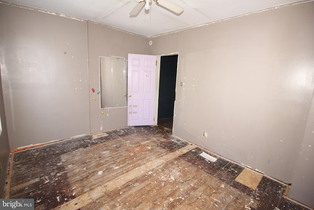 spare room featuring ceiling fan