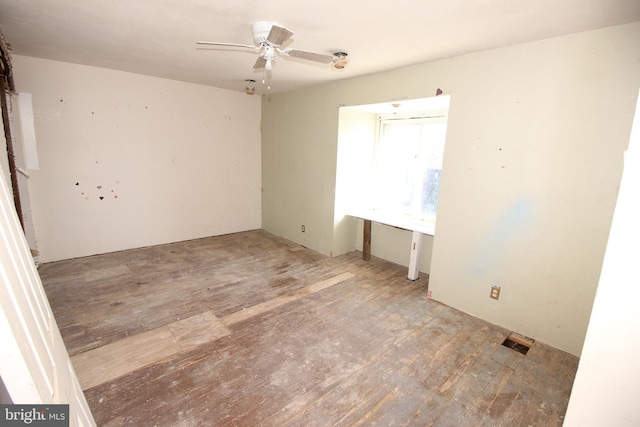 unfurnished room with ceiling fan