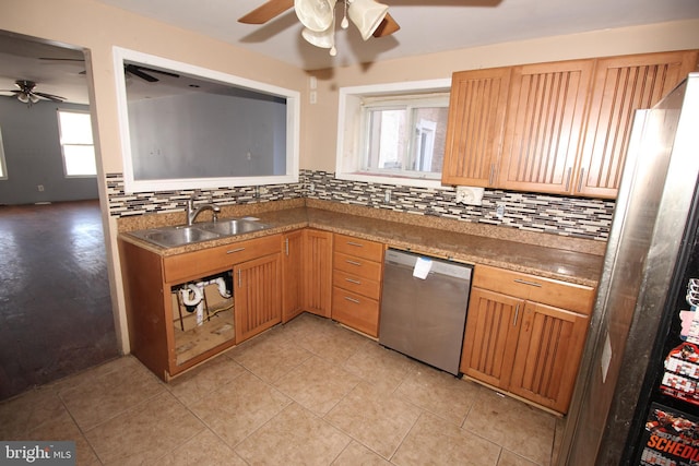 kitchen featuring tasteful backsplash, appliances with stainless steel finishes, sink, and ceiling fan