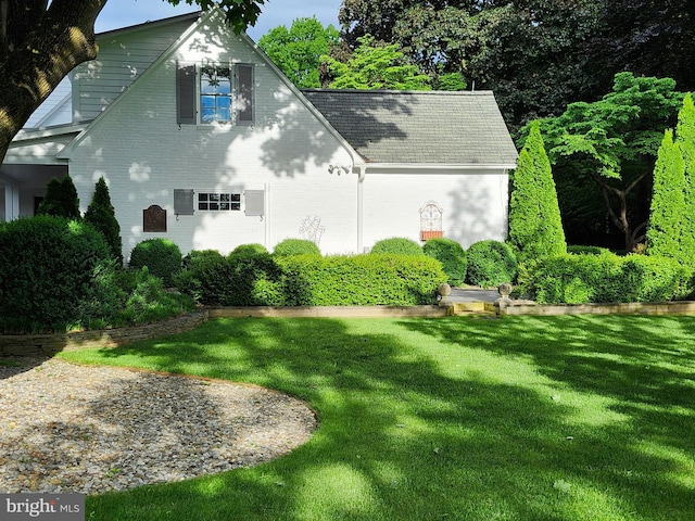 view of side of property featuring a yard