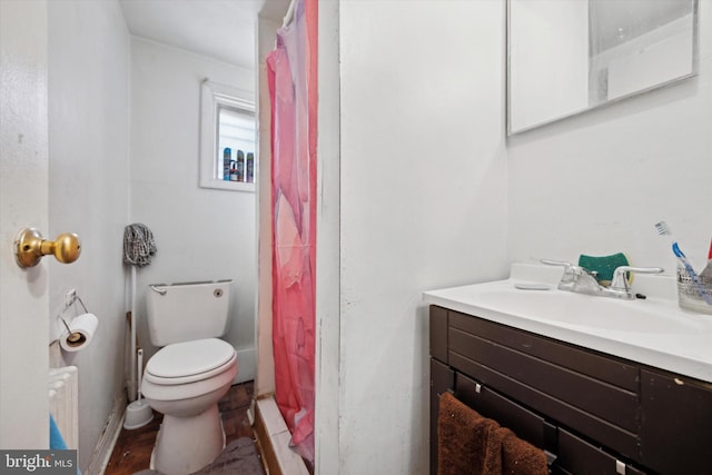 bathroom with vanity, toilet, and a shower with shower curtain