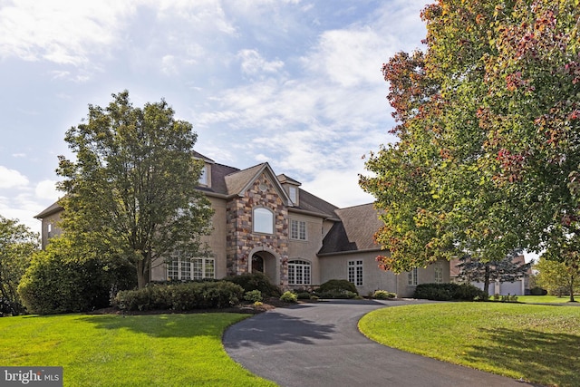 view of front of house featuring a front yard