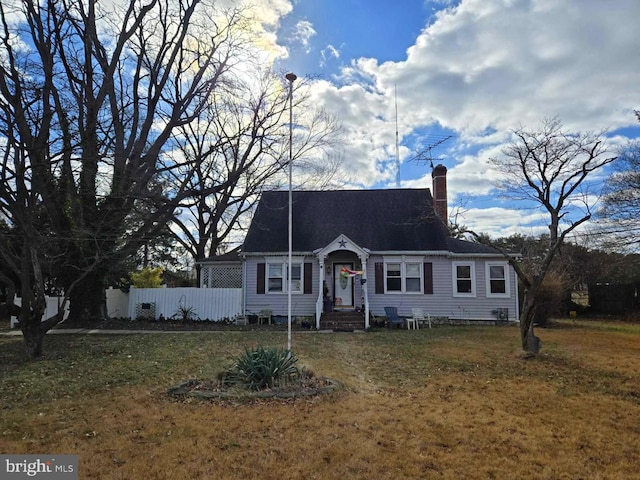 view of front of house featuring a front yard