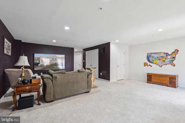 living room featuring light carpet, baseboards, visible vents, and recessed lighting