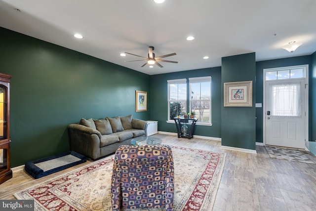 living area featuring a ceiling fan, recessed lighting, baseboards, and wood finished floors