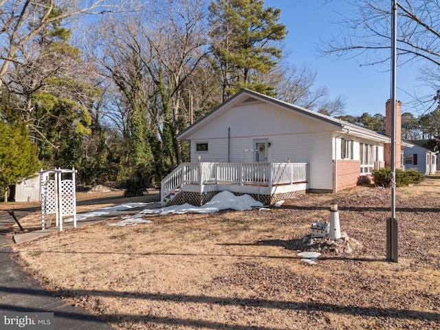 view of front of home featuring a wooden deck