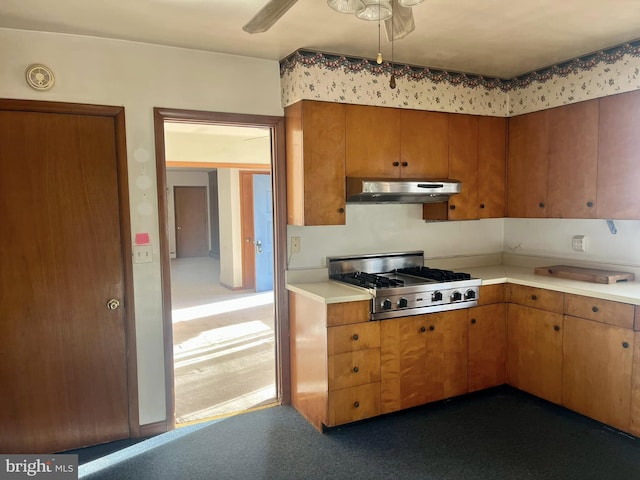 kitchen with ceiling fan, stainless steel gas cooktop, and dark carpet