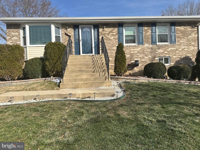 view of front of property with a front lawn