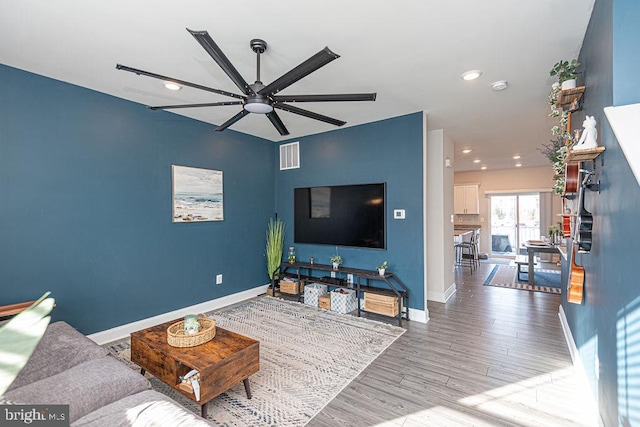 living room with light hardwood / wood-style floors and ceiling fan