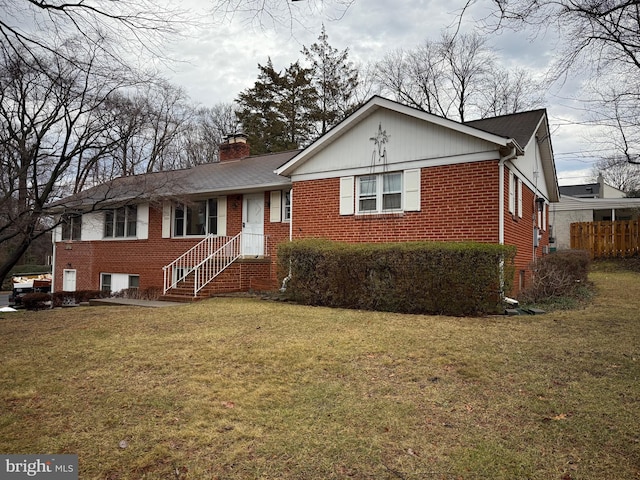 view of front of house featuring a front yard