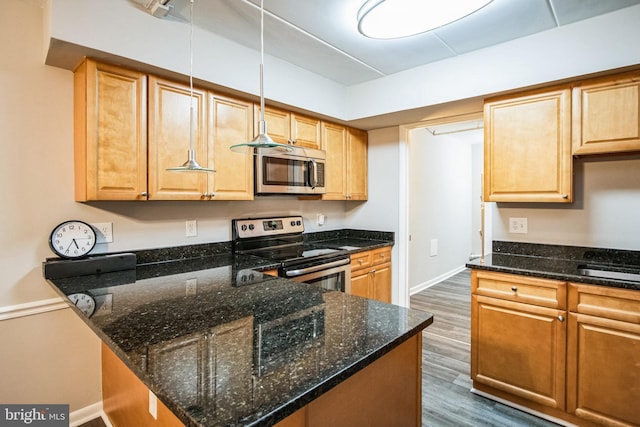 kitchen featuring decorative light fixtures, dark wood finished floors, stainless steel appliances, dark stone counters, and baseboards