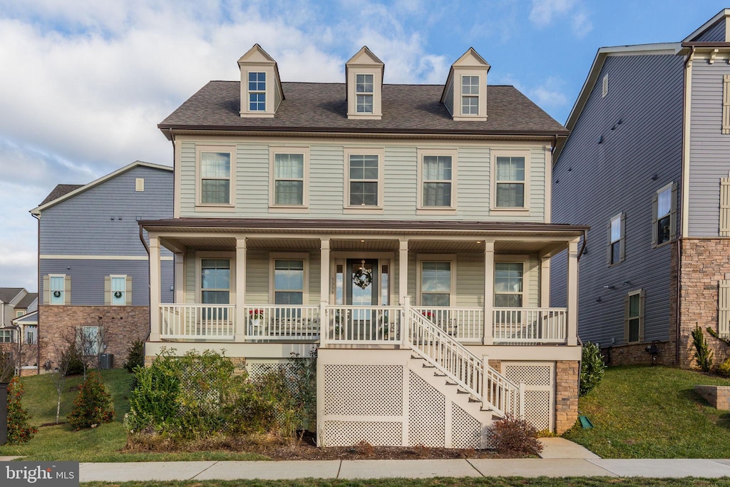 view of front of home featuring a porch and a front yard