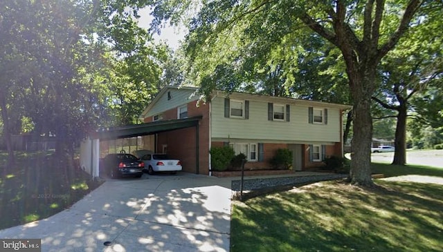 view of front facade with a carport