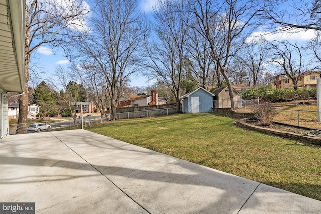 view of yard featuring a storage unit