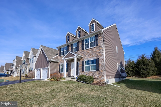 view of front of property featuring a front lawn